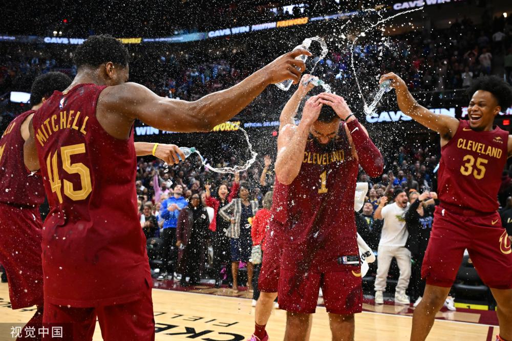 吸引着无数 吸引着无数